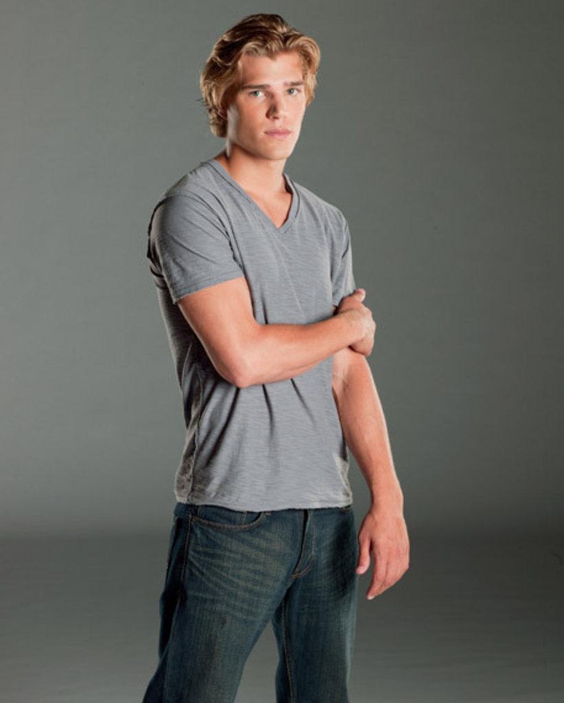 Blond star Chris Zylka