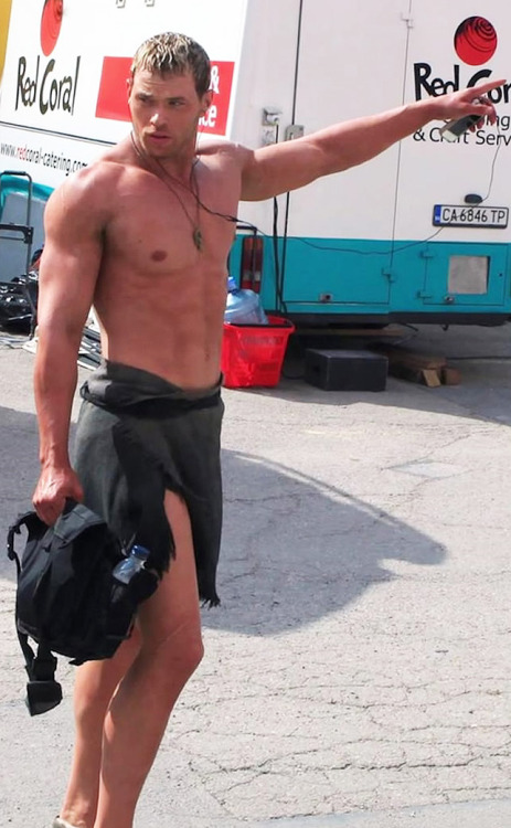 Actor Kellan Lutz naked