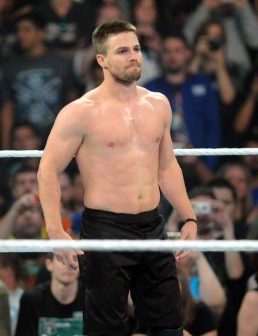 Stephen Amell’s Ripped Body
