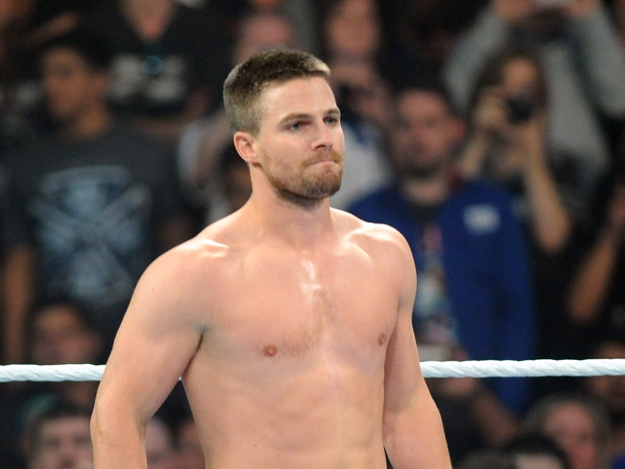 Stephen Amell’s Ripped Body