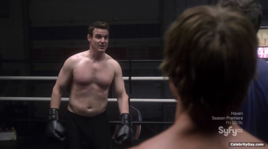 ausCAPS: Eddie McClintock shirtless in Warehouse 13 2-06 
