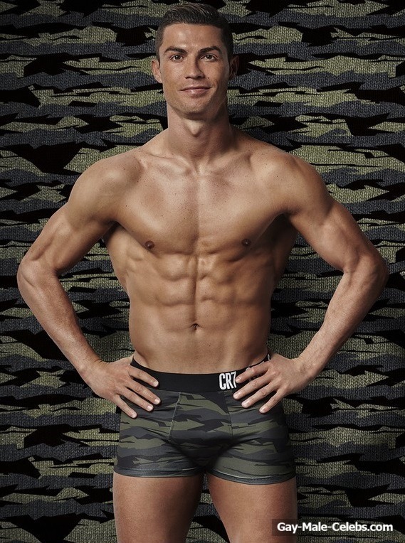 Cristiano Ronaldo Sighting at the Pool In Miami 160802 002 