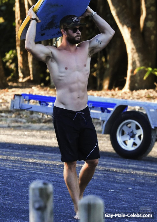 Chris Hemsworth Shirtless