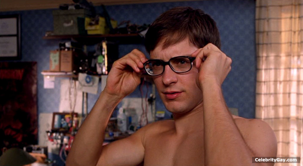 Tobey Maguire Shirtless (14 Photos)
