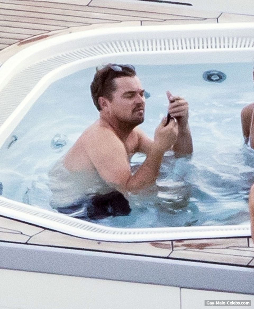 Leonardo DiCaprio Shirtless (5 Photos)