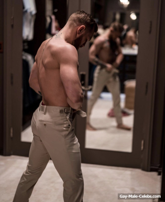 Conor McGregor Shirtless (4 Photos)