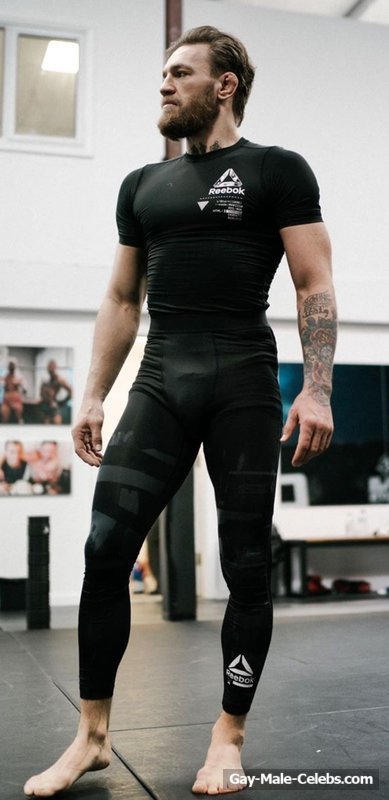 Conor McGregor Shirtless (4 Photos)
