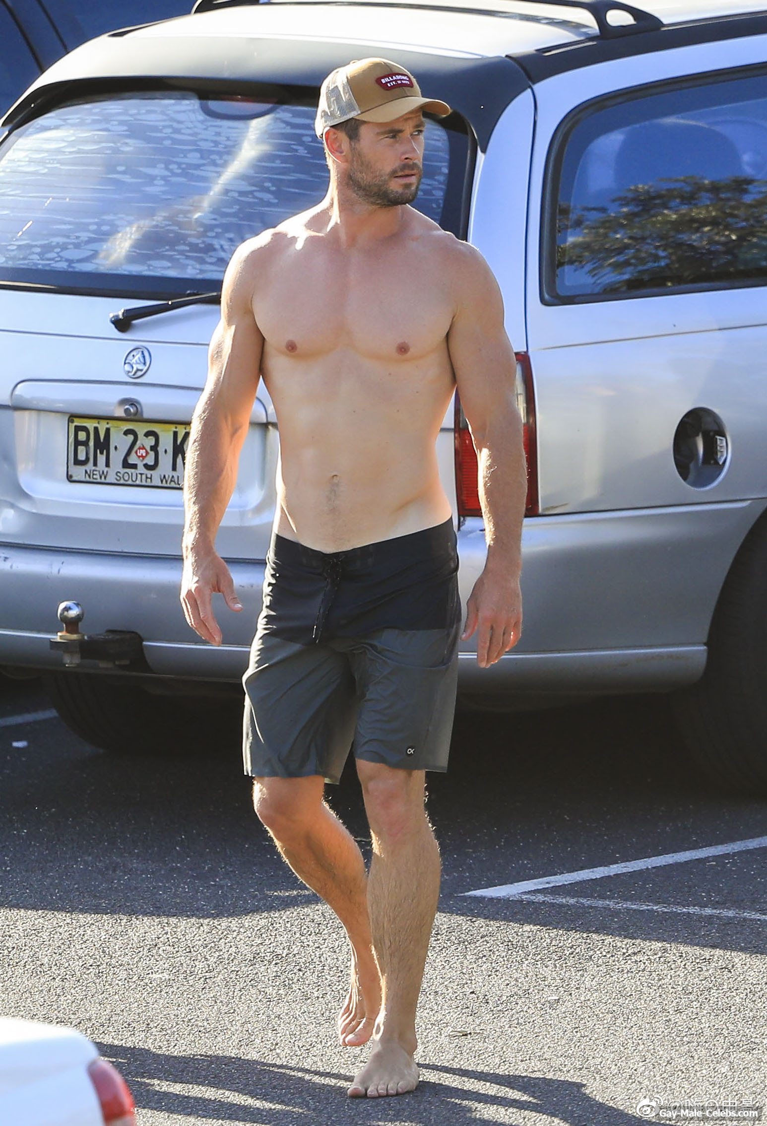 Chris Hemsworth Shirtless (5 Photos)