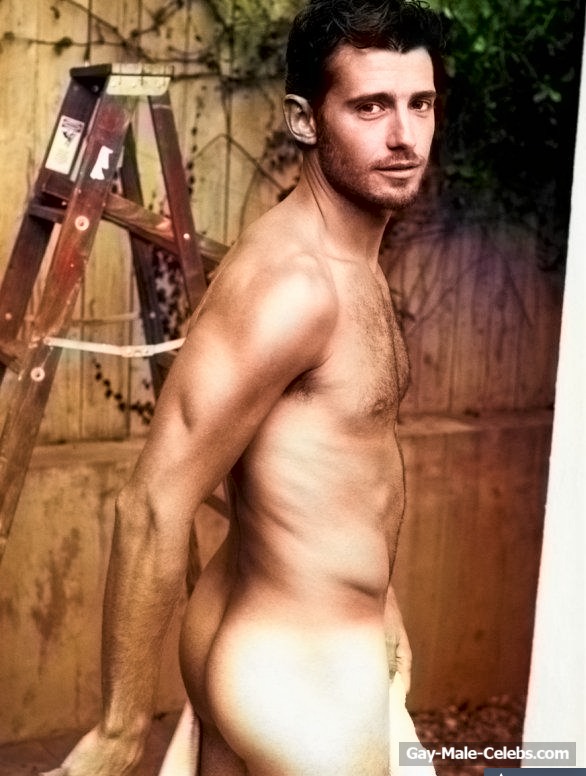 Julian Morris Naked (1 Photo)
