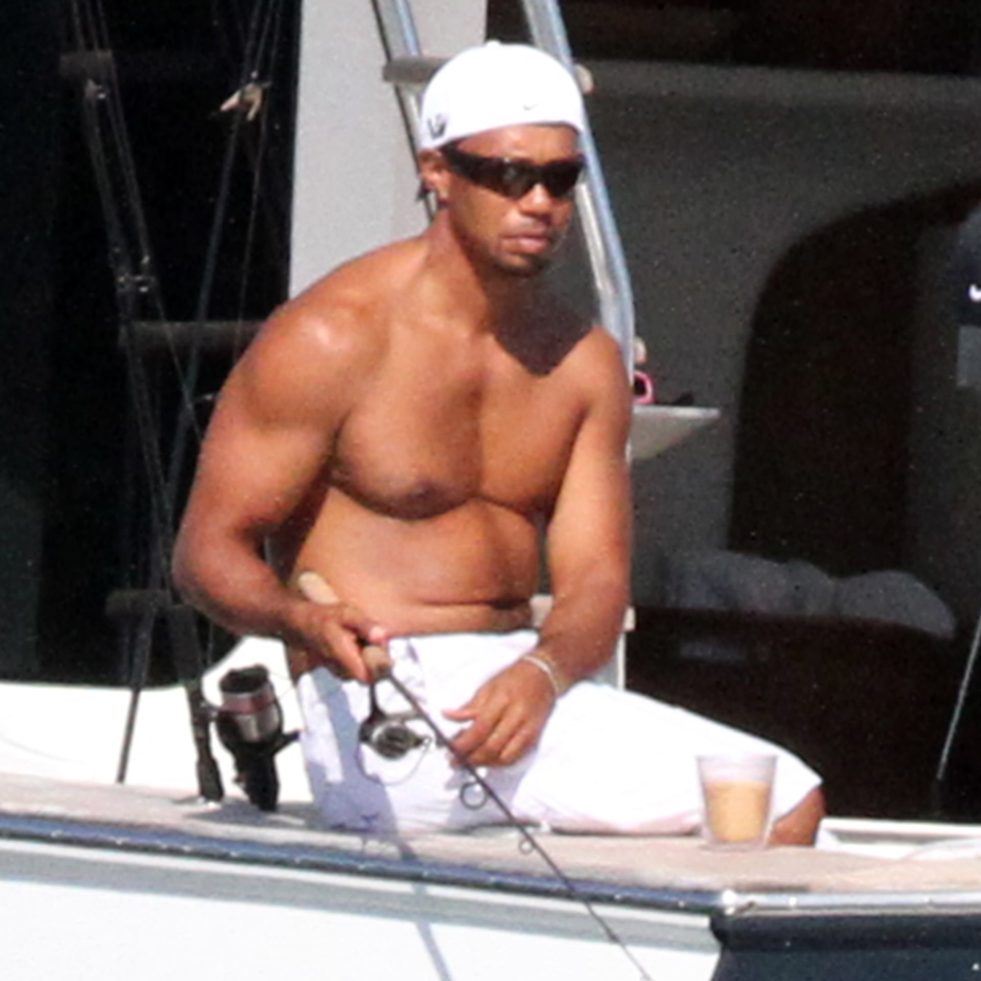 Tiger Woods Shirtless (1 Photo)