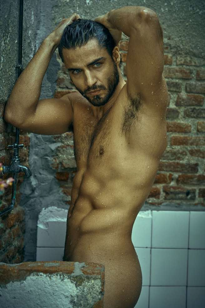 Maxi Iglesias Naked (1 Photo)
