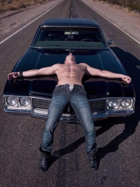 Jensen Ackles Shirtless (1 Photo)