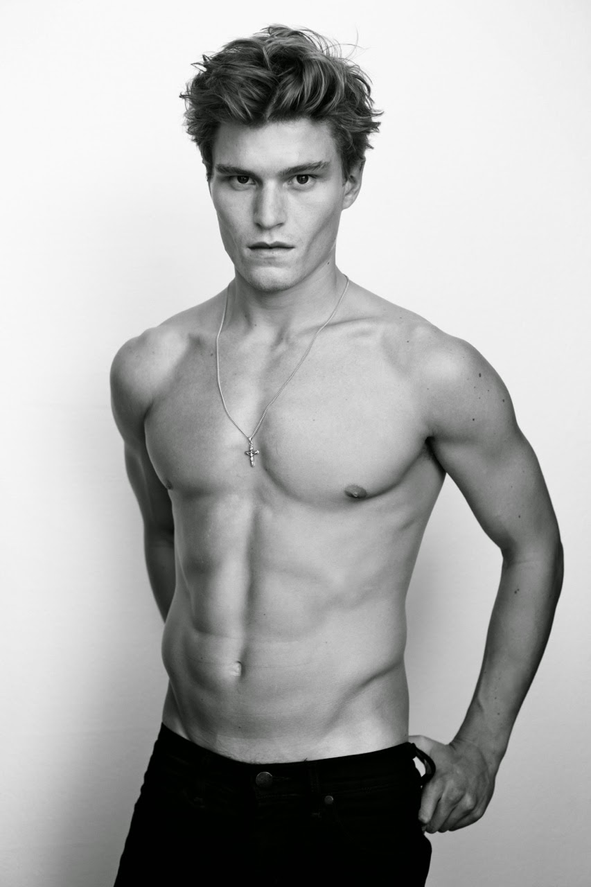 Oliver Cheshire nudes
