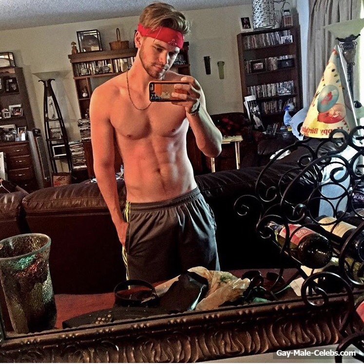 Kenton Duty: Casual Shirtless Pics And A Surprise