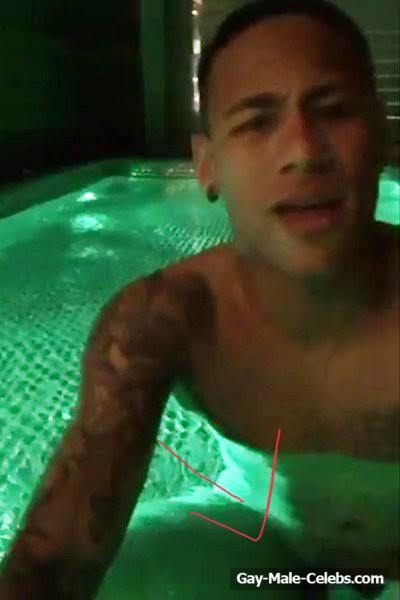 Neymar Naked (1 Photo)